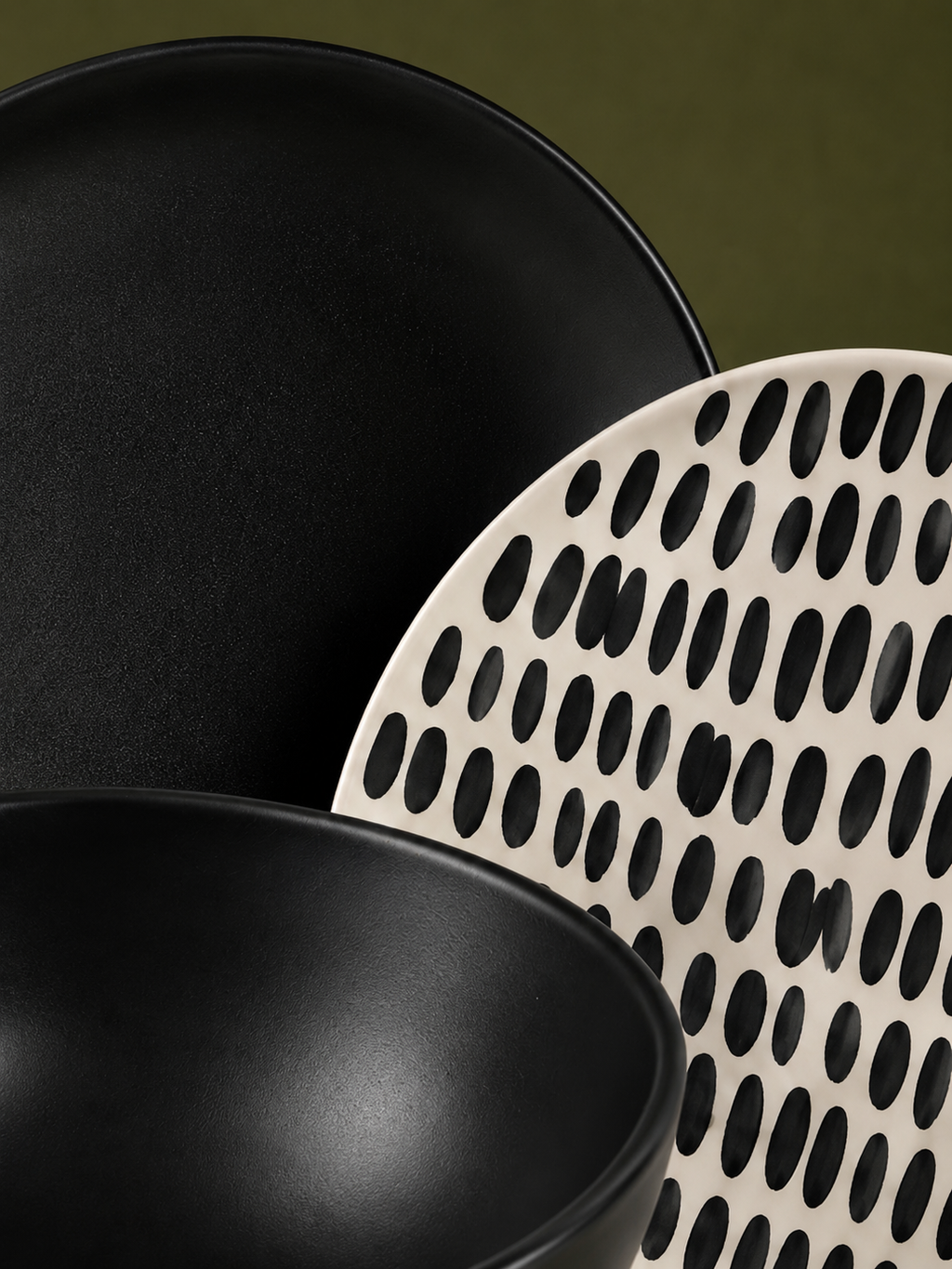 Black & White Dinnerware