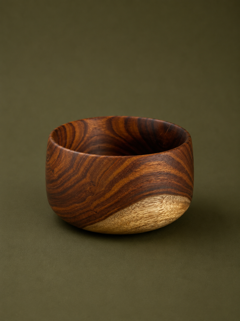 Lyra Rosewood Straight Bowl