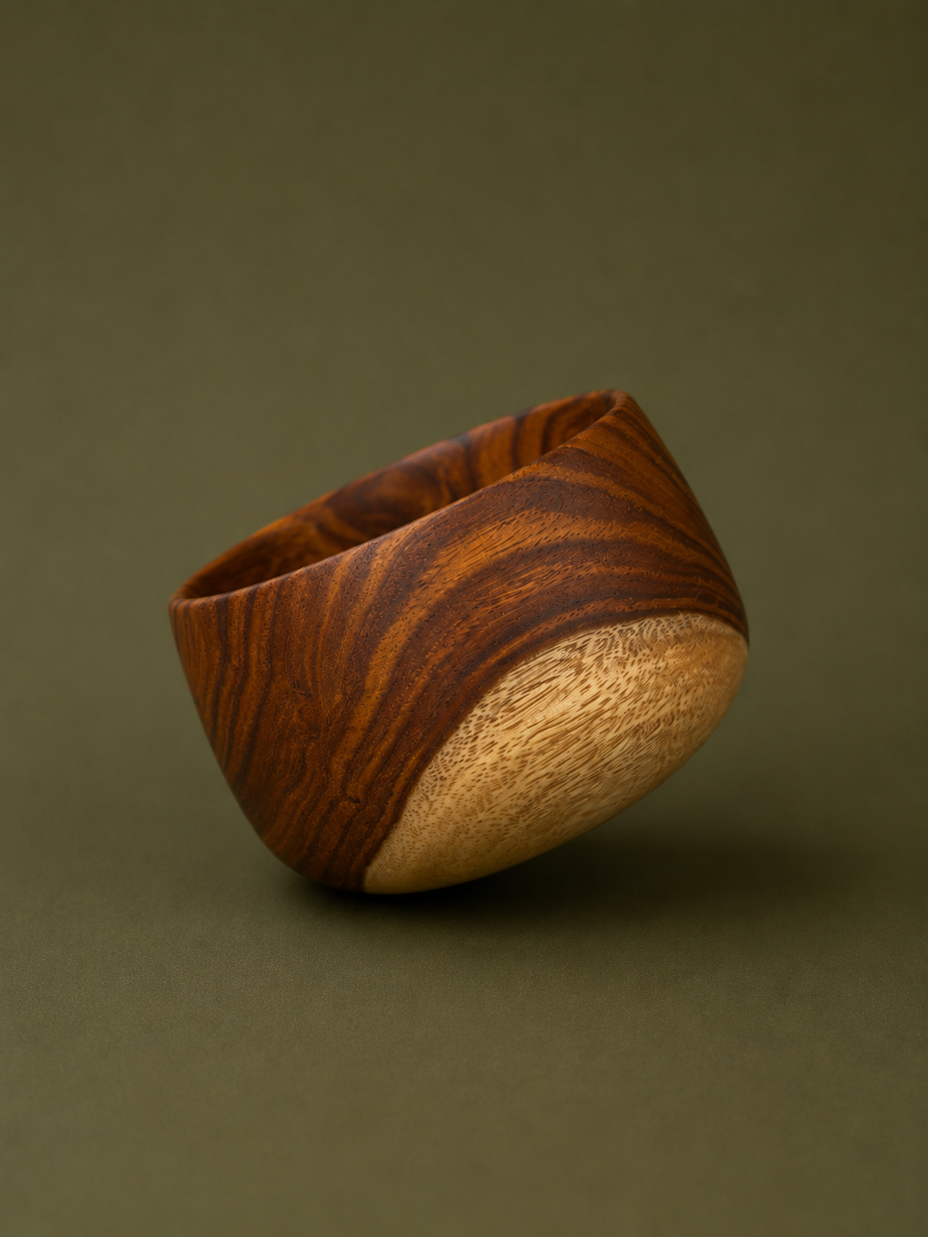 Lyra Rosewood Straight Bowl